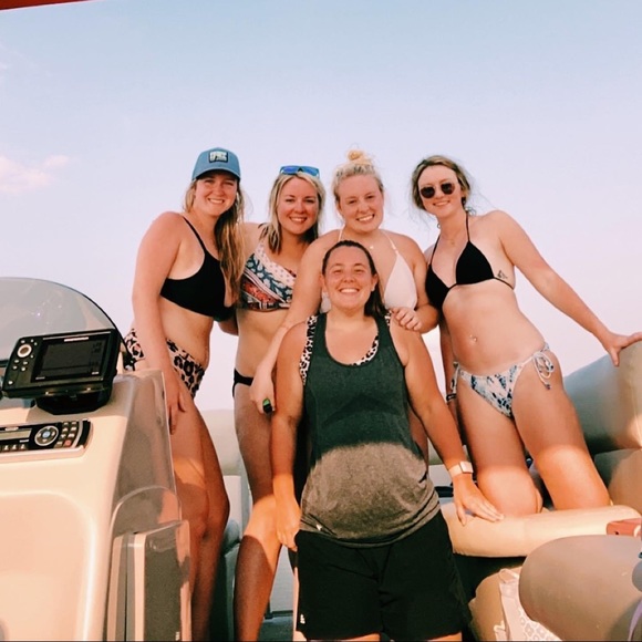 Meet your Posher, Alyssa - Picture 3 of 9